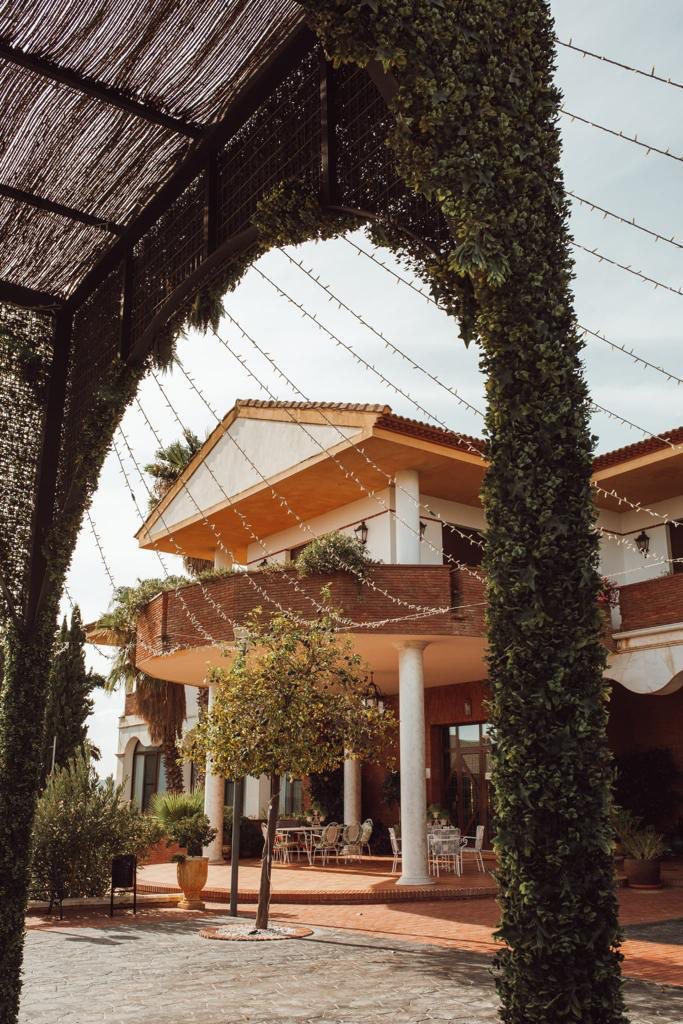 La entrada con las luces